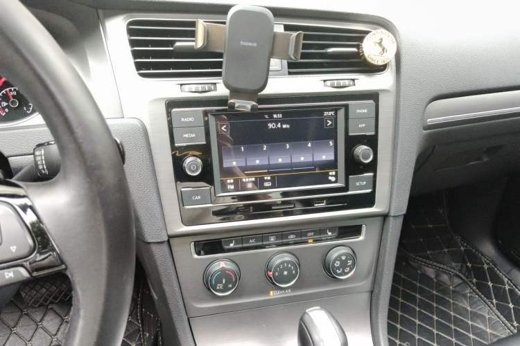 Used Volkswagen Golf 2016 230TSI Automatic Luxury Version Audio And AC Panel