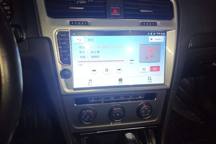 Used Volkswagen Golf 2016 230TSI Automatic Luxury Version Audio And AC Panel