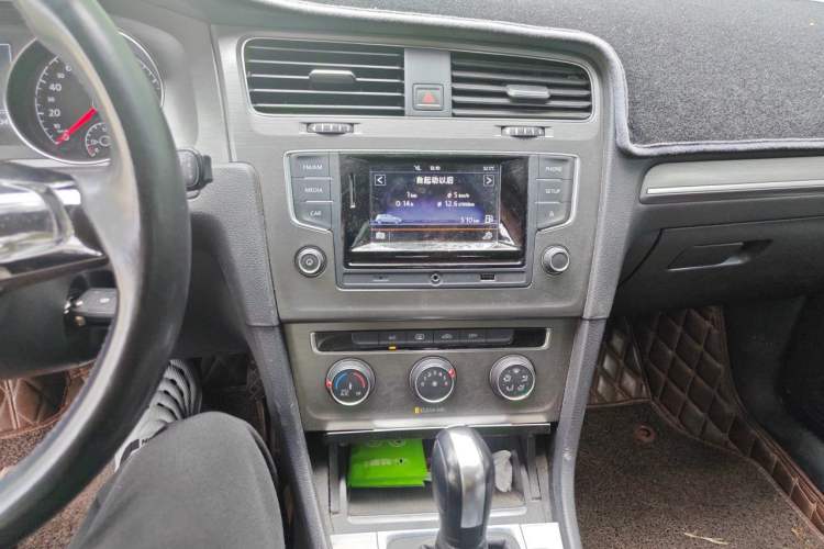 Used Volkswagen Golf 2016 1.6L Automatic Comfort Model Audio And AC Panel