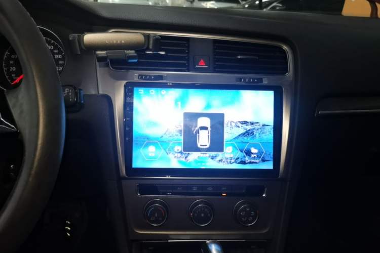 Used Volkswagen Golf 2016 1.6L Automatic Comfort Model Audio And AC Panel