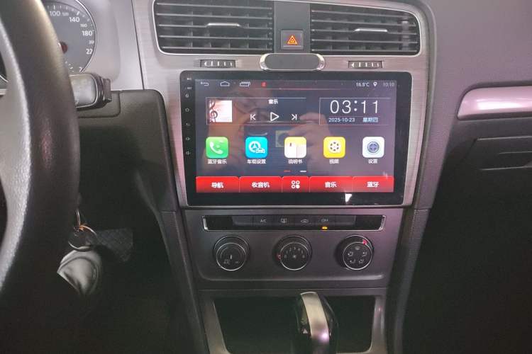 Used Volkswagen Golf 2016 1.6L Automatic Fashion Model Audio And AC Panel