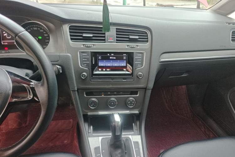 Used Volkswagen Golf 2016 230TSI Automatic Comfort Version Audio And AC Panel