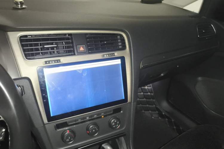 Used Volkswagen Golf 2016 1.6L Automatic Comfort Model Audio And AC Panel