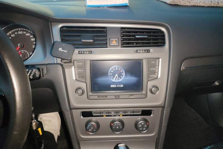 Used Volkswagen Golf 2016 1.6L Automatic Comfort Model Audio And AC Panel