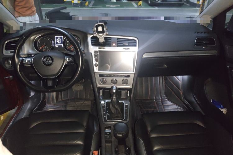 Used Volkswagen Golf 2016 230TSI Automatic Luxury Version Center Console