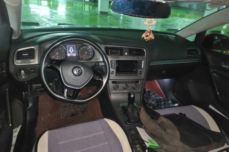 Used Volkswagen Golf 2016 230TSI Automatic Comfort Version Center Console