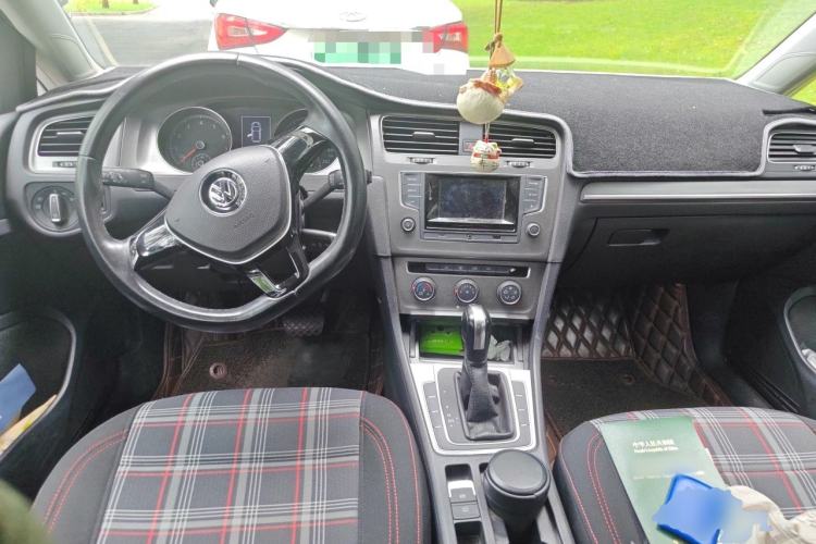 Used Volkswagen Golf 2016 1.6L Automatic Comfort Model Center Console