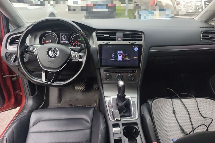 Used Volkswagen Golf 2016 230TSI Automatic Luxury Version Center Console