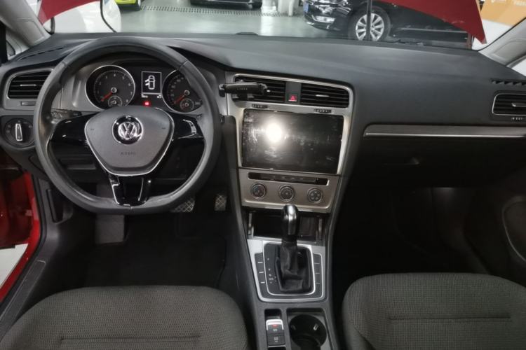Used Volkswagen Golf 2016 1.6L Automatic Comfort Model Center Console