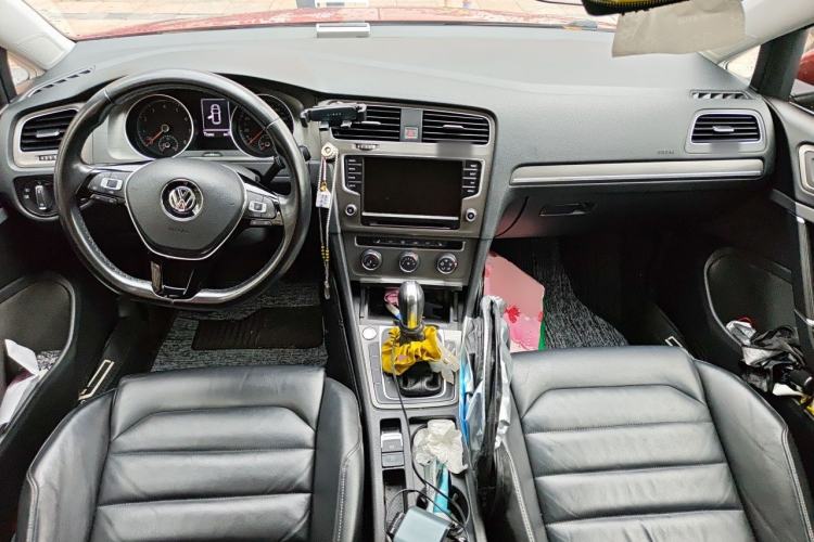 Used Volkswagen Golf 2016 230TSI Automatic Luxury Version Center Console