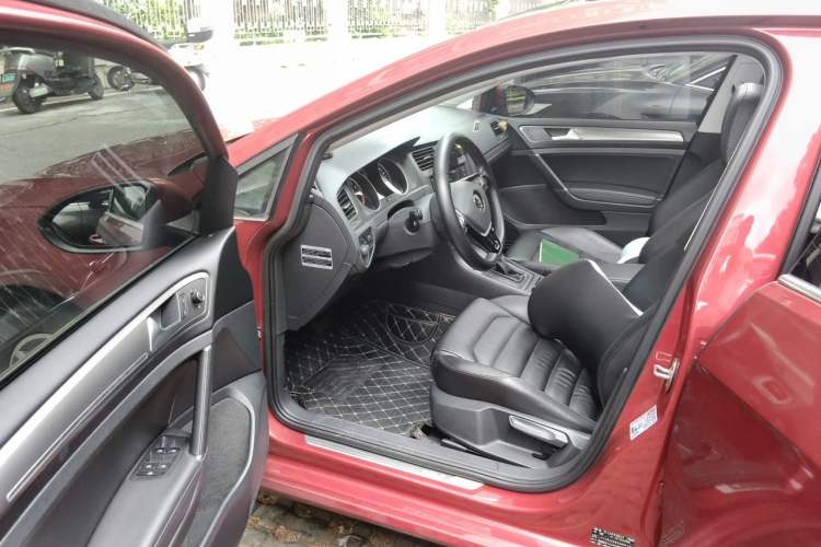 Used Volkswagen Golf 2016 230TSI Automatic Luxury Version Driver Seat