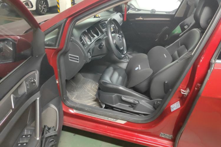 Used Volkswagen Golf 2016 230TSI Automatic Luxury Version Driver Seat