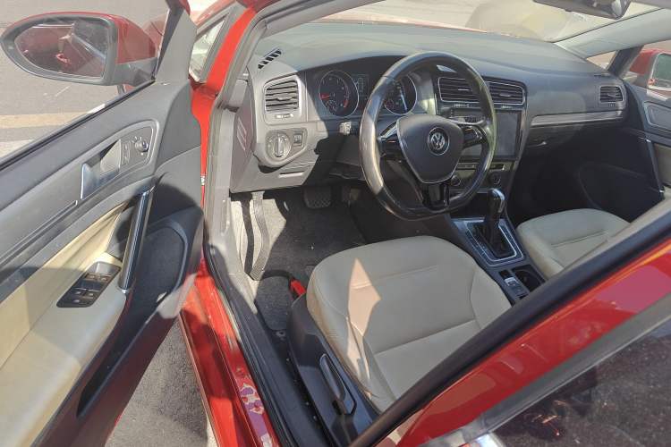 Used Volkswagen Golf 2016 1.6L Automatic Comfort Model Driver Seat