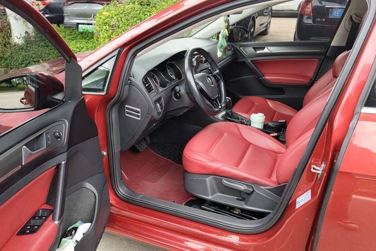 Used Volkswagen Golf 2016 230TSI Automatic Comfort Version Driver Seat