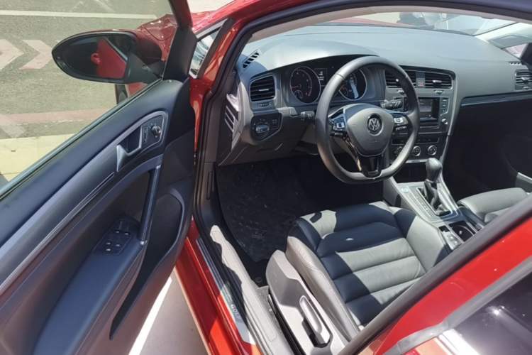 Used Volkswagen Golf 2016 230TSI Automatic Luxury Version Driver Seat