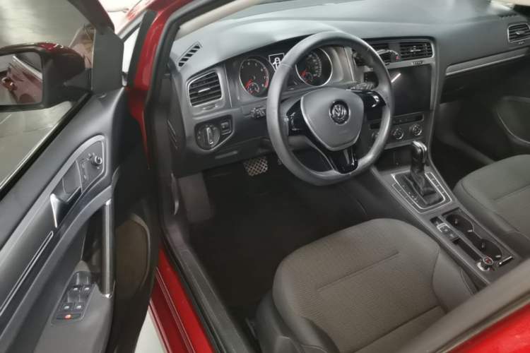 Used Volkswagen Golf 2016 1.6L Automatic Comfort Model Driver Seat