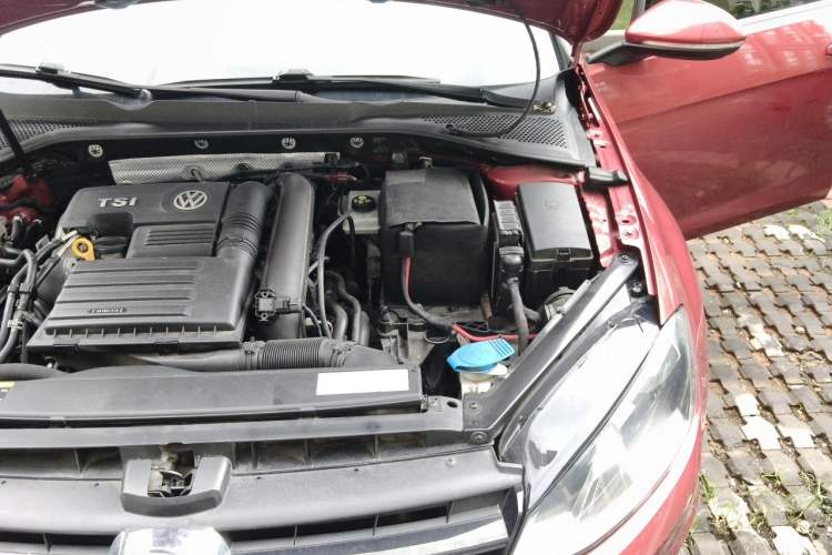 Used Volkswagen Golf 2016 230TSI Automatic Luxury Version Engine Bay Left