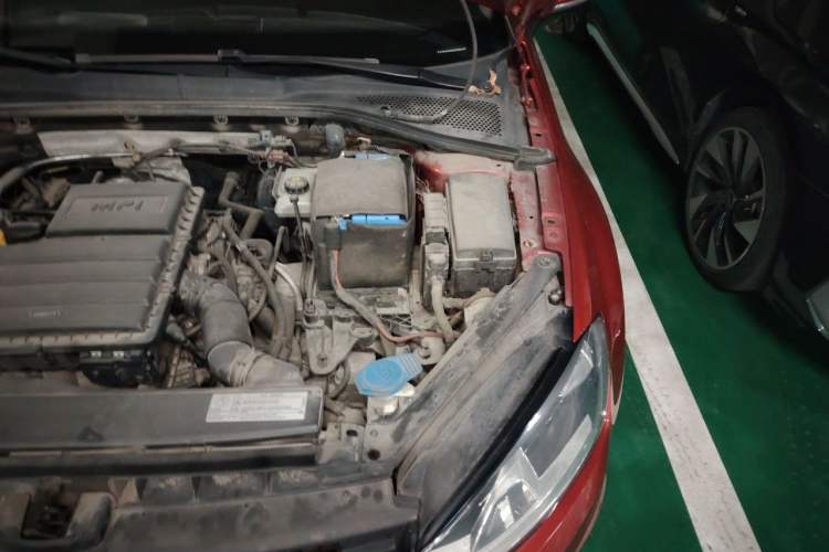 Used Volkswagen Golf 2016 1.6L Automatic Comfort Model Engine Bay Left