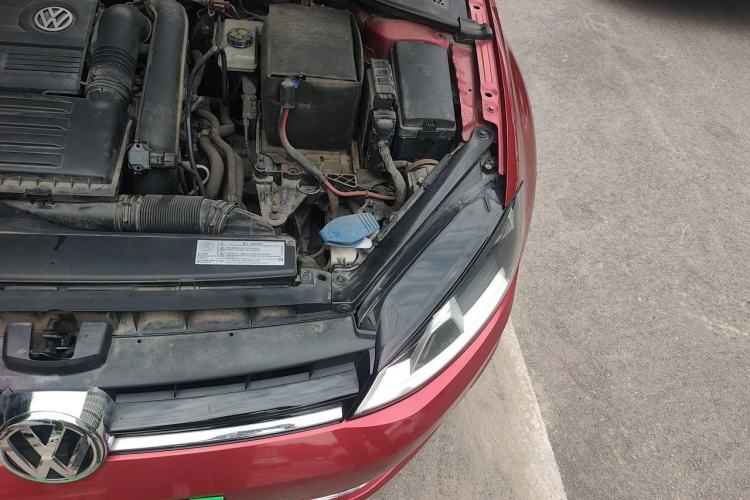 Used Volkswagen Golf 2016 230TSI Automatic Luxury Version Engine Bay Left