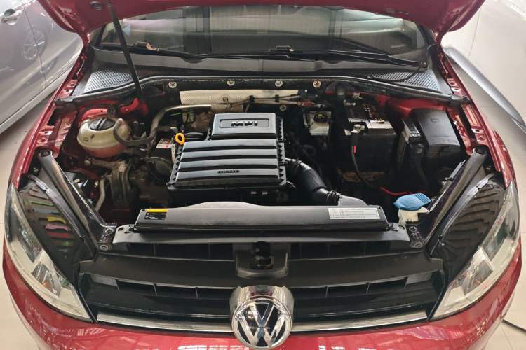 Used Volkswagen Golf 2016 1.6L Automatic Fashion Model Engine Bay