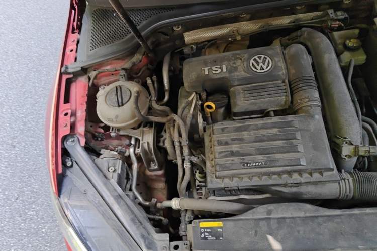 Used Volkswagen Golf 2016 230TSI Automatic Luxury Version Engine Bay Right
