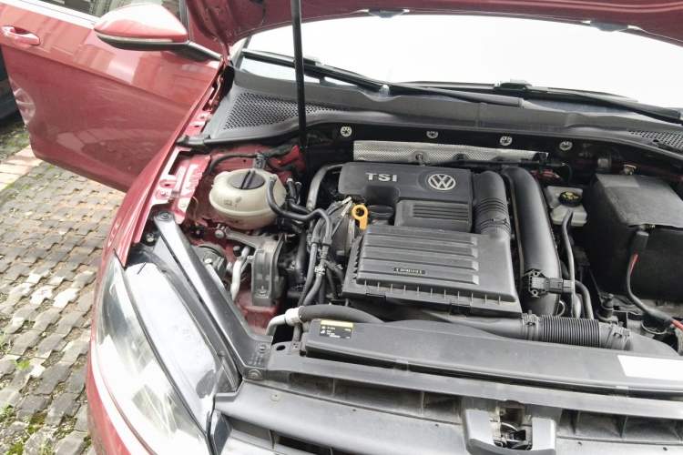 Used Volkswagen Golf 2016 230TSI Automatic Luxury Version Engine Bay Right