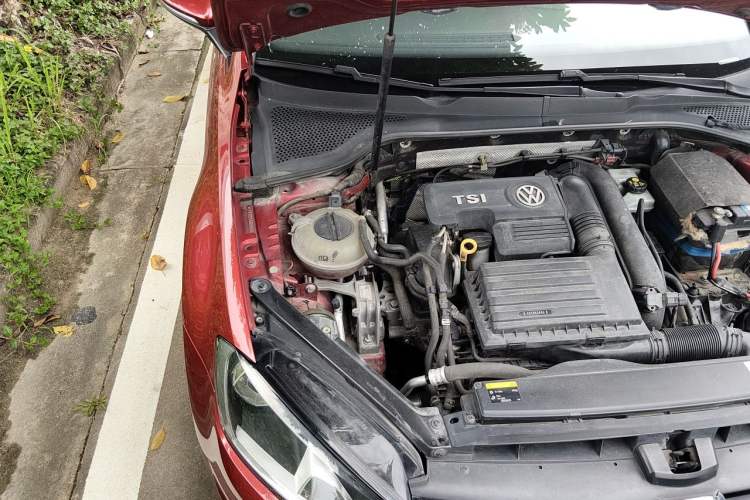 Used Volkswagen Golf 2016 230TSI Automatic Comfort Version Engine Bay Right
