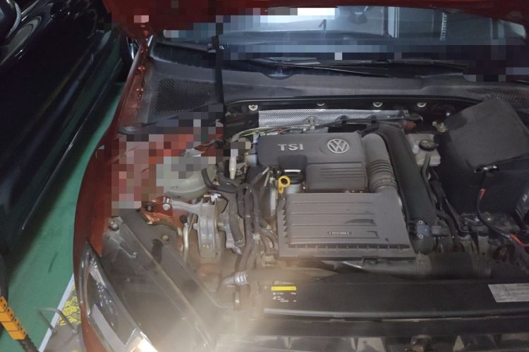 Used Volkswagen Golf 2016 230TSI Automatic Luxury Version Engine Bay Right