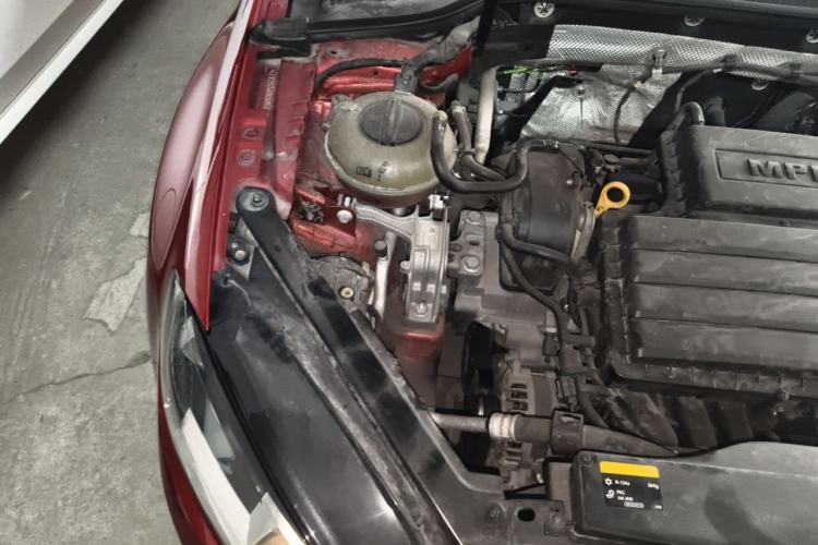 Used Volkswagen Golf 2016 1.6L Automatic Comfort Model Engine Bay Right