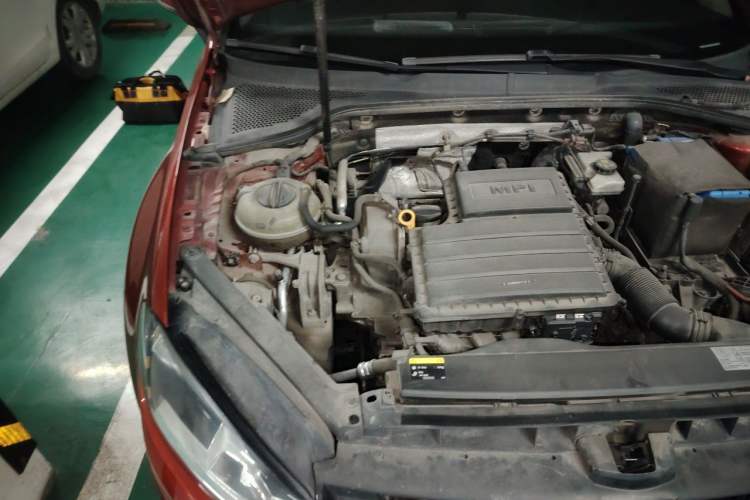 Used Volkswagen Golf 2016 1.6L Automatic Comfort Model Engine Bay Right