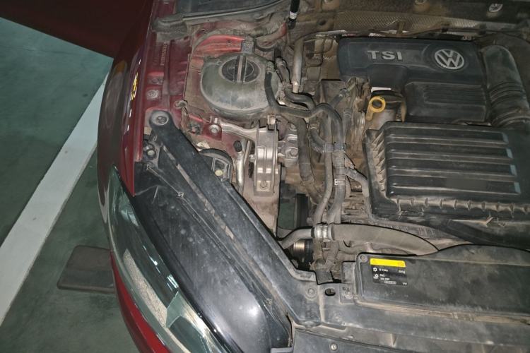Used Volkswagen Golf 2016 230TSI Automatic Luxury Version Engine Bay Right