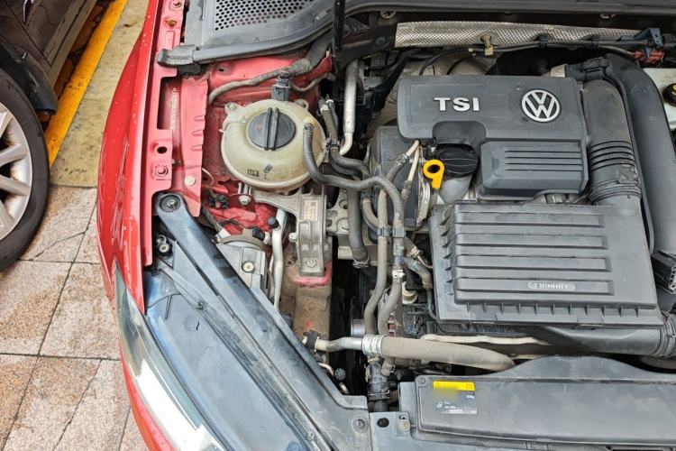 Used Volkswagen Golf 2016 230TSI Automatic Luxury Version Engine Bay Right