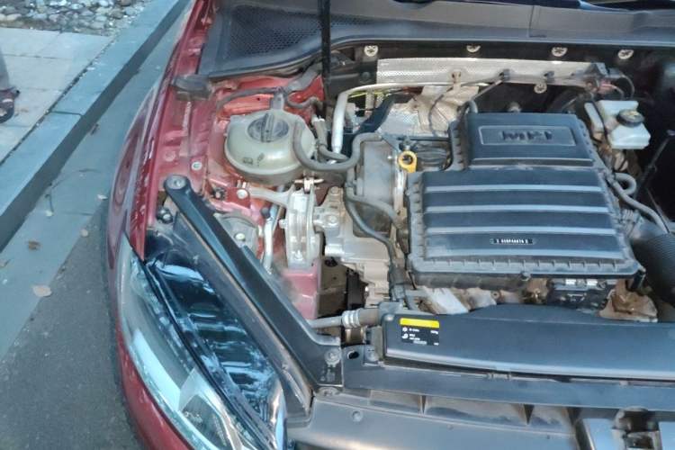 Used Volkswagen Golf 2016 1.6L Automatic Comfort Model Engine Bay Right