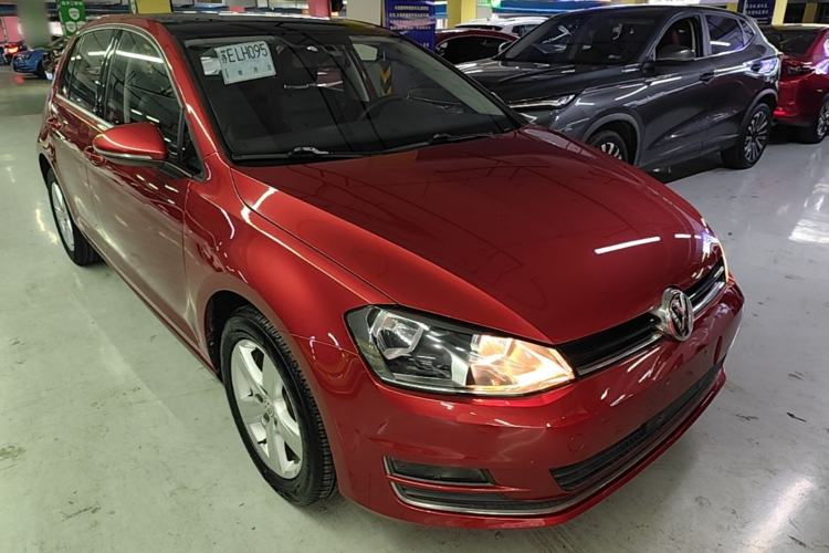 Used Volkswagen Golf 2016 230TSI Automatic Comfort Version Front Right 45 Deg
