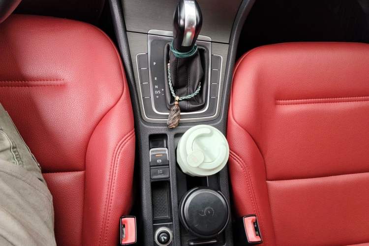 Used Volkswagen Golf 2016 230TSI Automatic Comfort Version Gear Lever