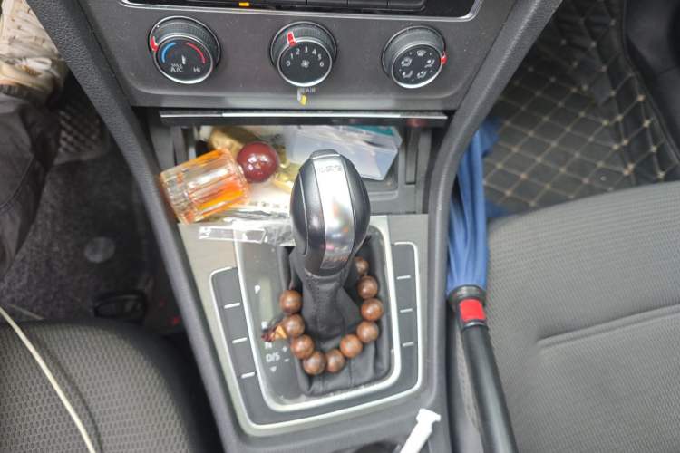 Used Volkswagen Golf 2016 230TSI Automatic Comfort Version Gear Lever