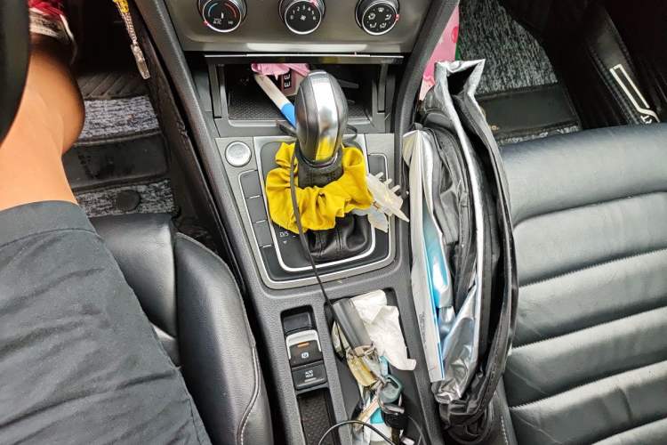 Used Volkswagen Golf 2016 230TSI Automatic Luxury Version Gear Lever
