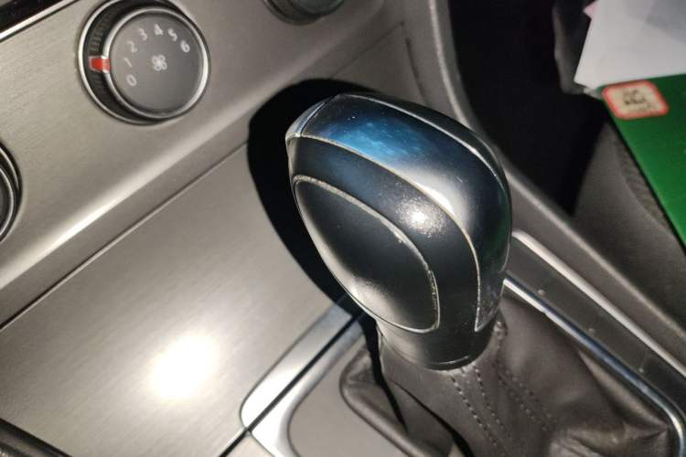 Used Volkswagen Golf 2016 1.6L Automatic Comfort Model Gear Lever