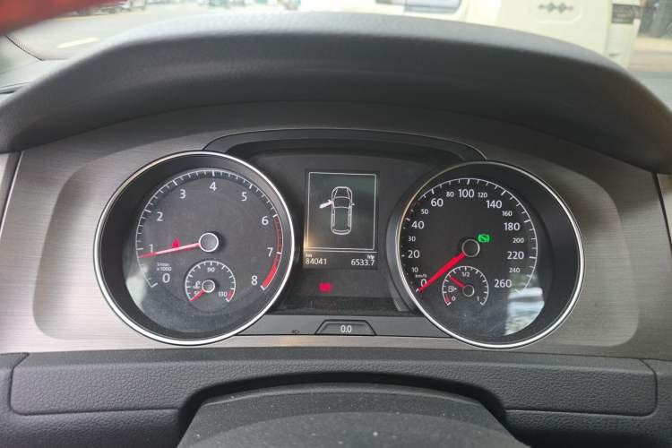 Used Volkswagen Golf 2016 230TSI Automatic Comfort Version Instrument Cluster