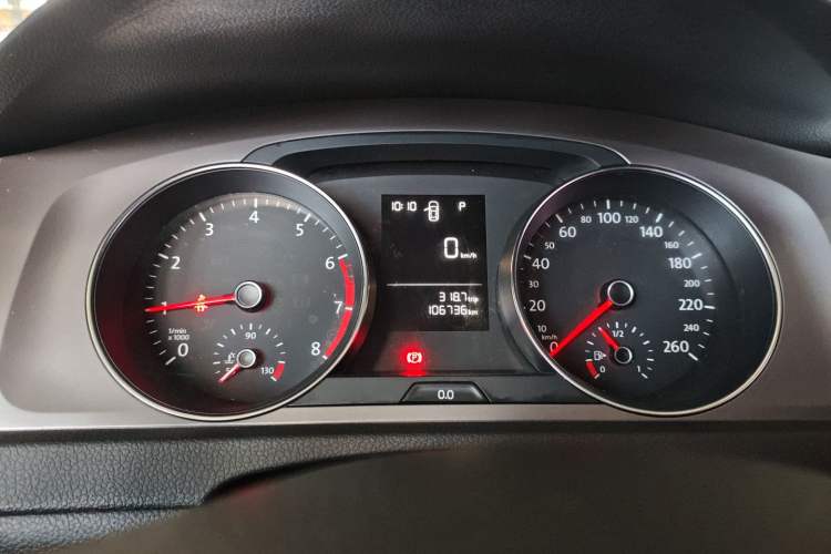 Used Volkswagen Golf 2016 1.6L Automatic Fashion Model Instrument Cluster