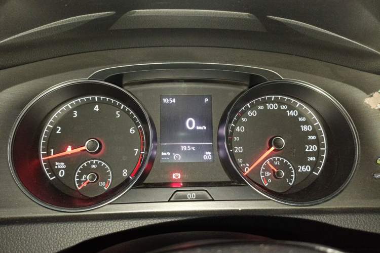 Used Volkswagen Golf 2016 230TSI Automatic Comfort Version Instrument Cluster