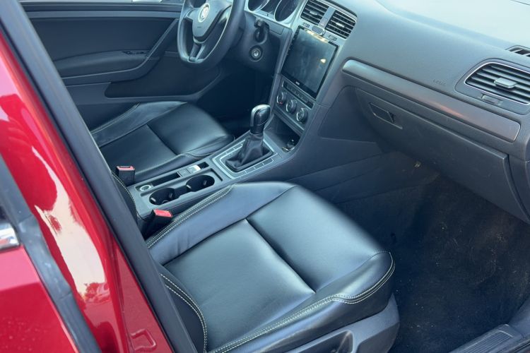 Used Volkswagen Golf 2016 1.6L Automatic Fashion Model Interior 4