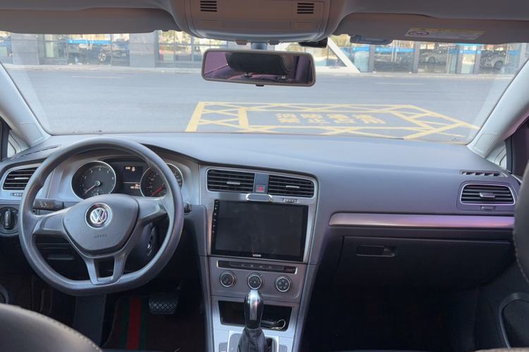 Used Volkswagen Golf 2016 1.6L Automatic Fashion Model Interior 5