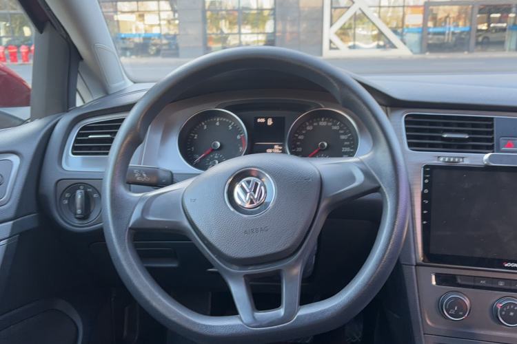 Used Volkswagen Golf 2016 1.6L Automatic Fashion Model Interior 6