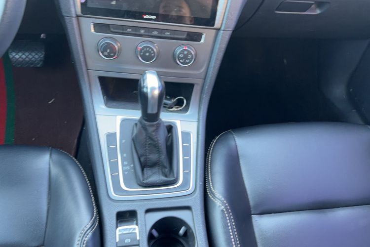 Used Volkswagen Golf 2016 1.6L Automatic Fashion Model Interior 8