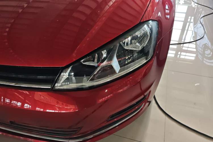 Used Volkswagen Golf 2016 1.6L Automatic Fashion Model Left Front Headlight