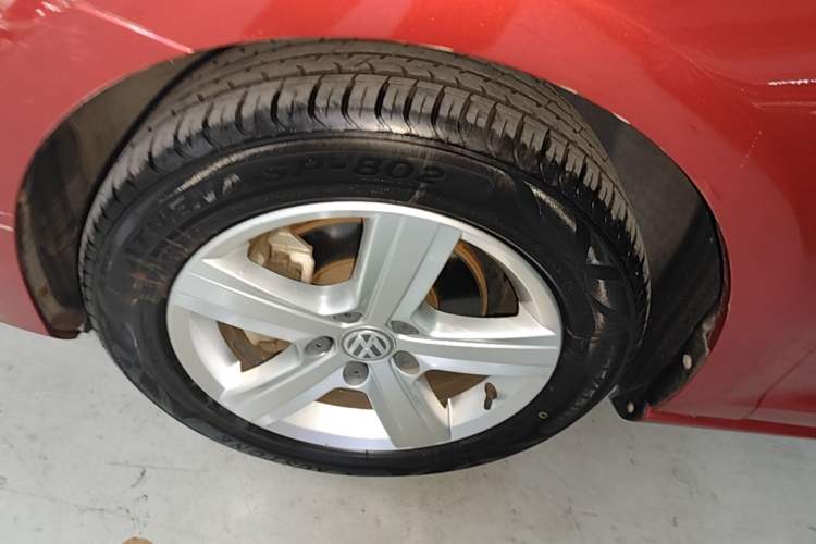 Used Volkswagen Golf 2016 230TSI Automatic Comfort Version Left Front Wheel Hub
