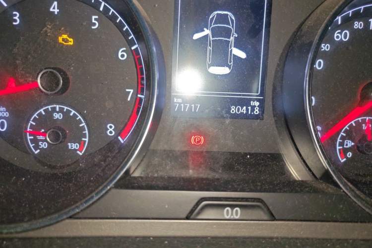 Used Volkswagen Golf 2016 230TSI Automatic Comfort Version Odometer Close Up