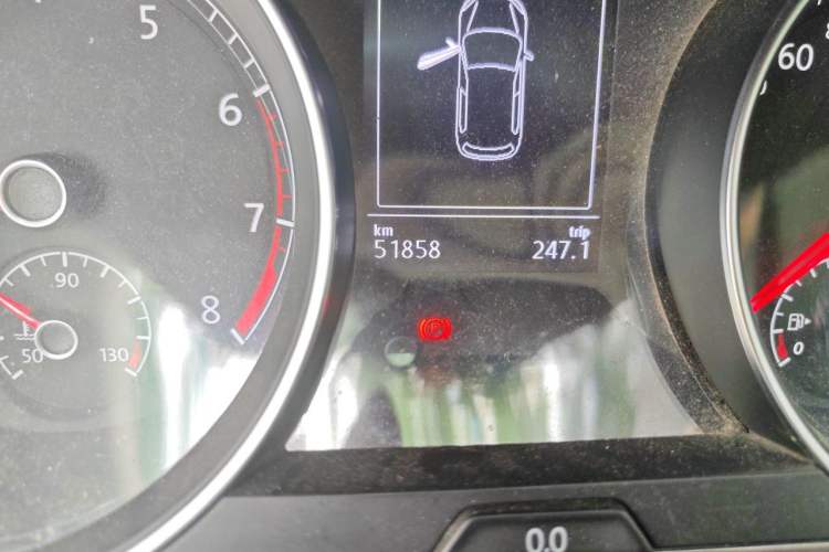 Used Volkswagen Golf 2016 1.6L Automatic Comfort Model Odometer Close Up