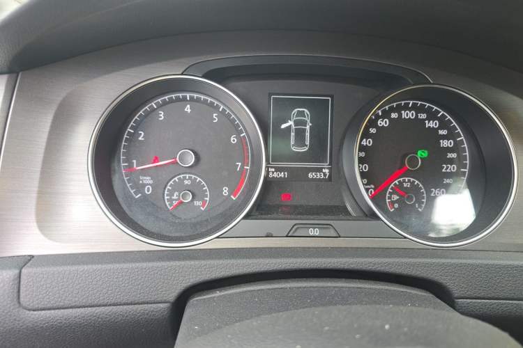 Used Volkswagen Golf 2016 230TSI Automatic Comfort Version Odometer Close Up